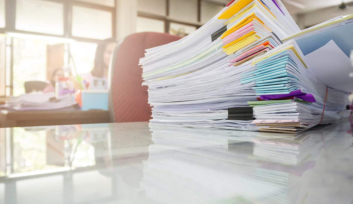 Clean desks reduce the risk of bacteria and other germs